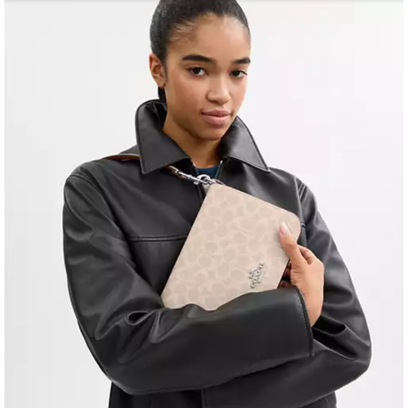 COACH Quinn Bag Shoulder/Crossbody In Signature Canvas In Silver/Sand/Taupe NWT - Picture 8 of 12